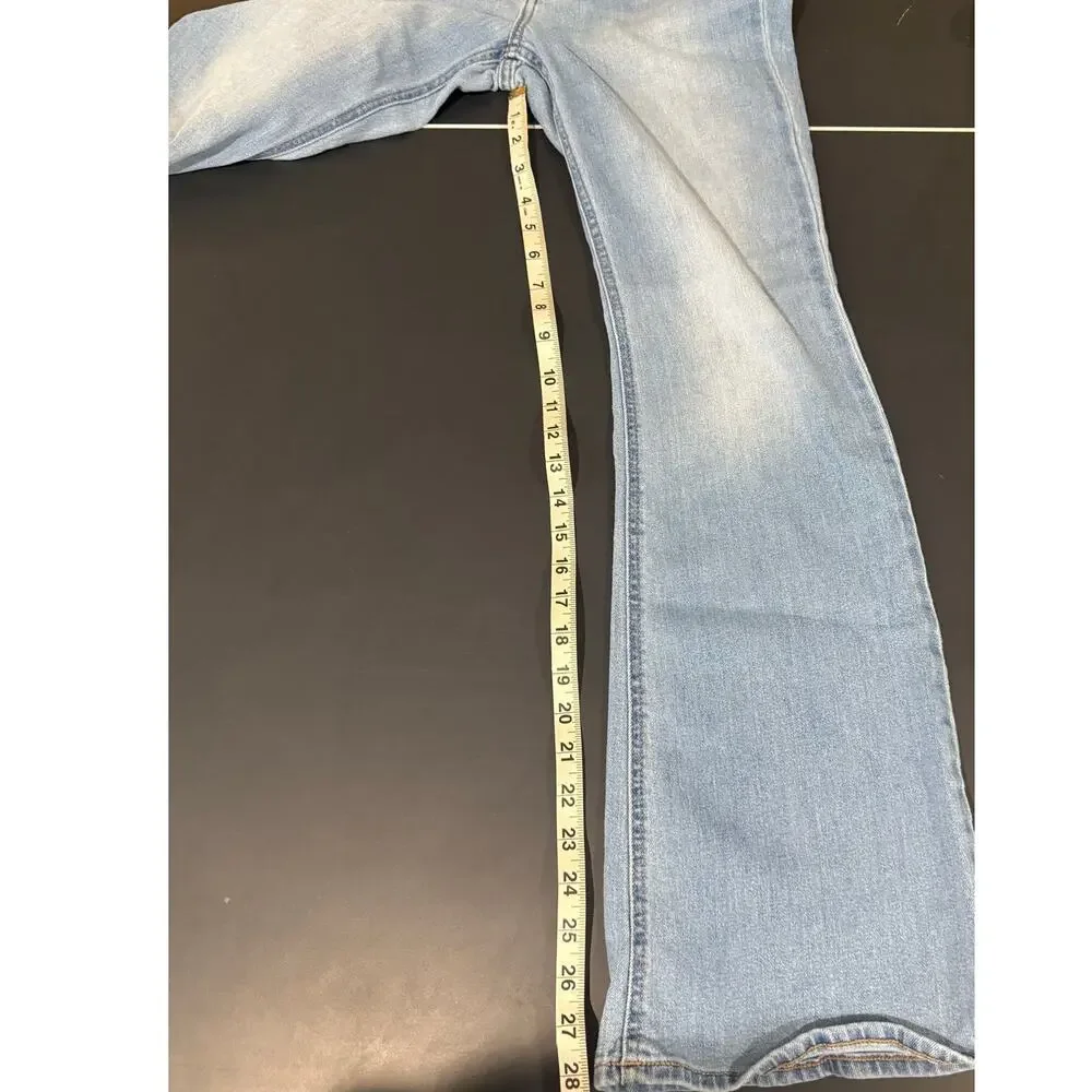 Women's Old Navy High-Waisted Wow Flare Jeans 4 light wash denim blue casual - Picture 7 of 7